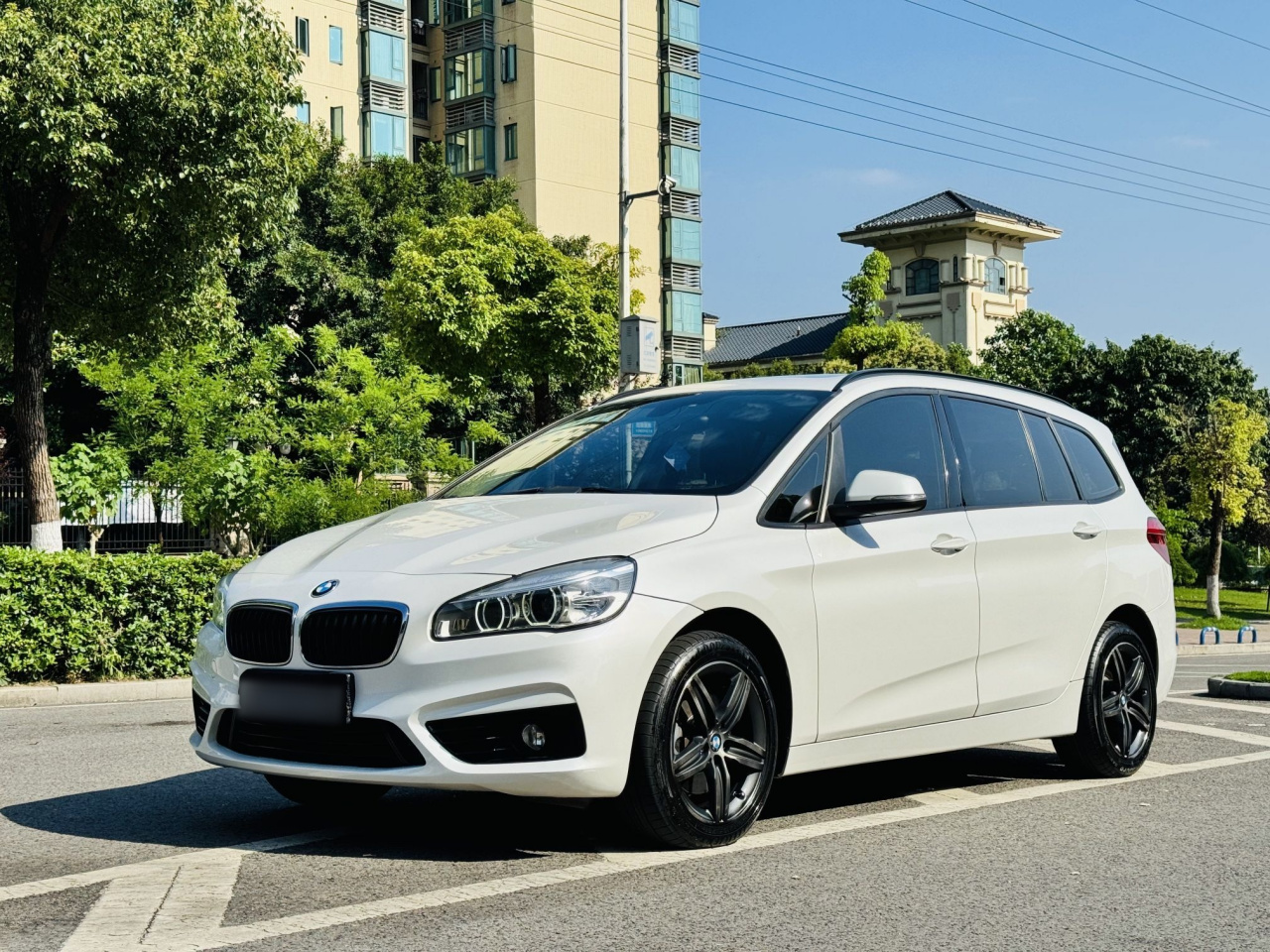2 Series Wagon 2015 218i Sport Design Package