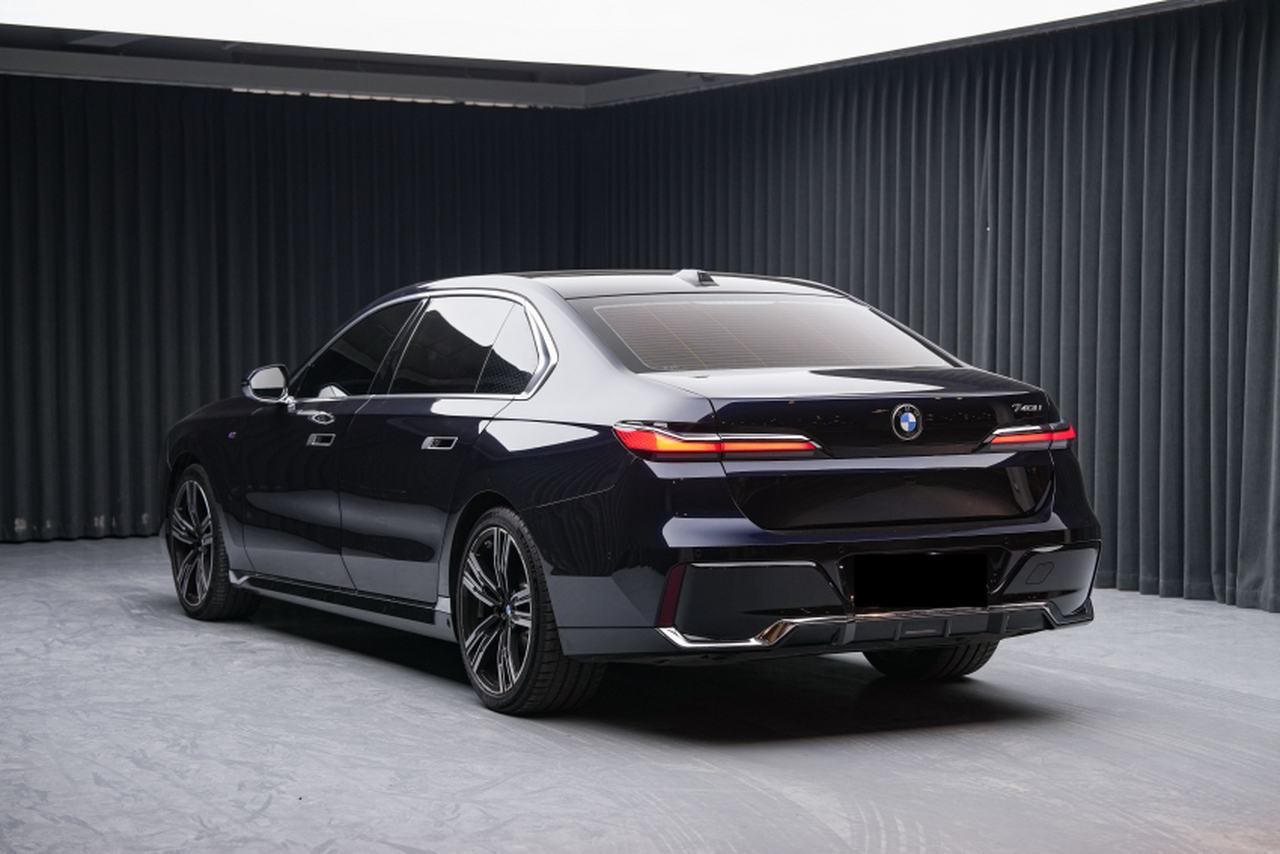 7 Series 2023 740Li Exclusive M Sport Package photo 5