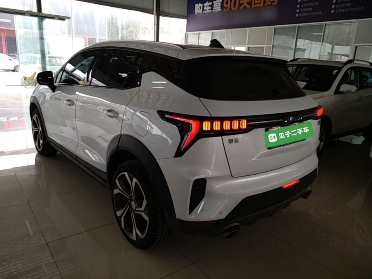 06 EM-P 2022 PHEV 84KM Range Pro photo 4