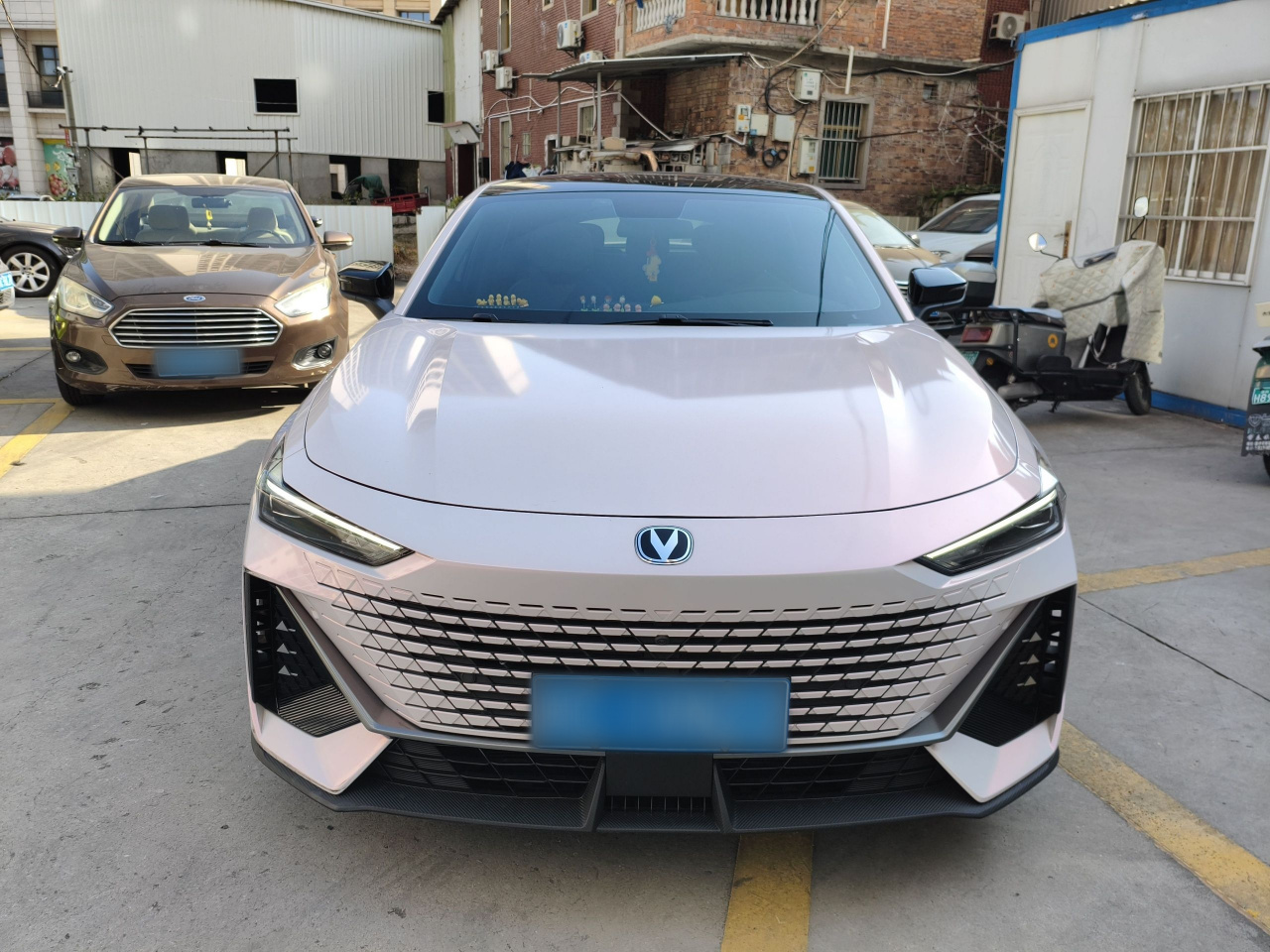 UNI-V 2022 1.5T Premium photo 2