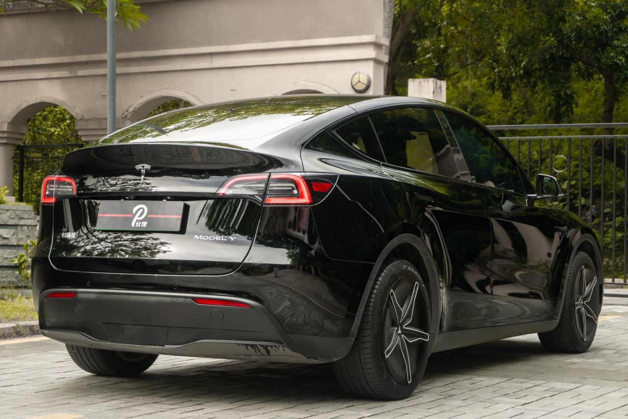 Model Y 2022 RWD photo 4