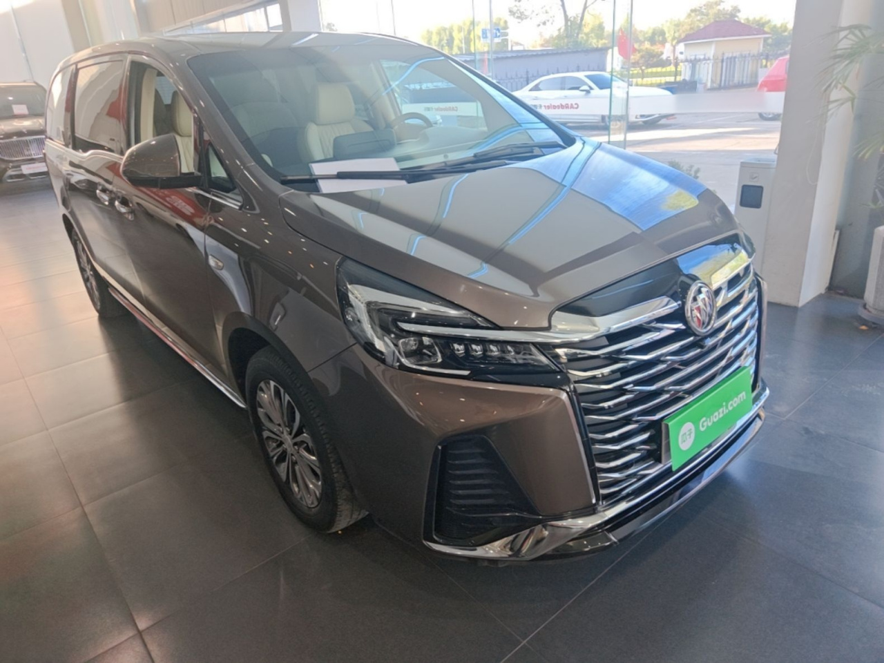 GL8 2023 Facelift Luxury photo 3