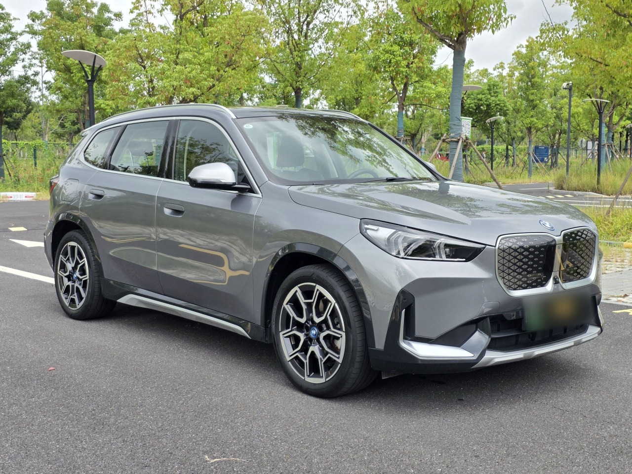 iX1 2023 xDrive30L X Design Package photo 3