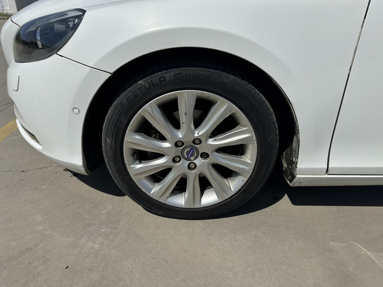 V40 2015 1.6T photo 3