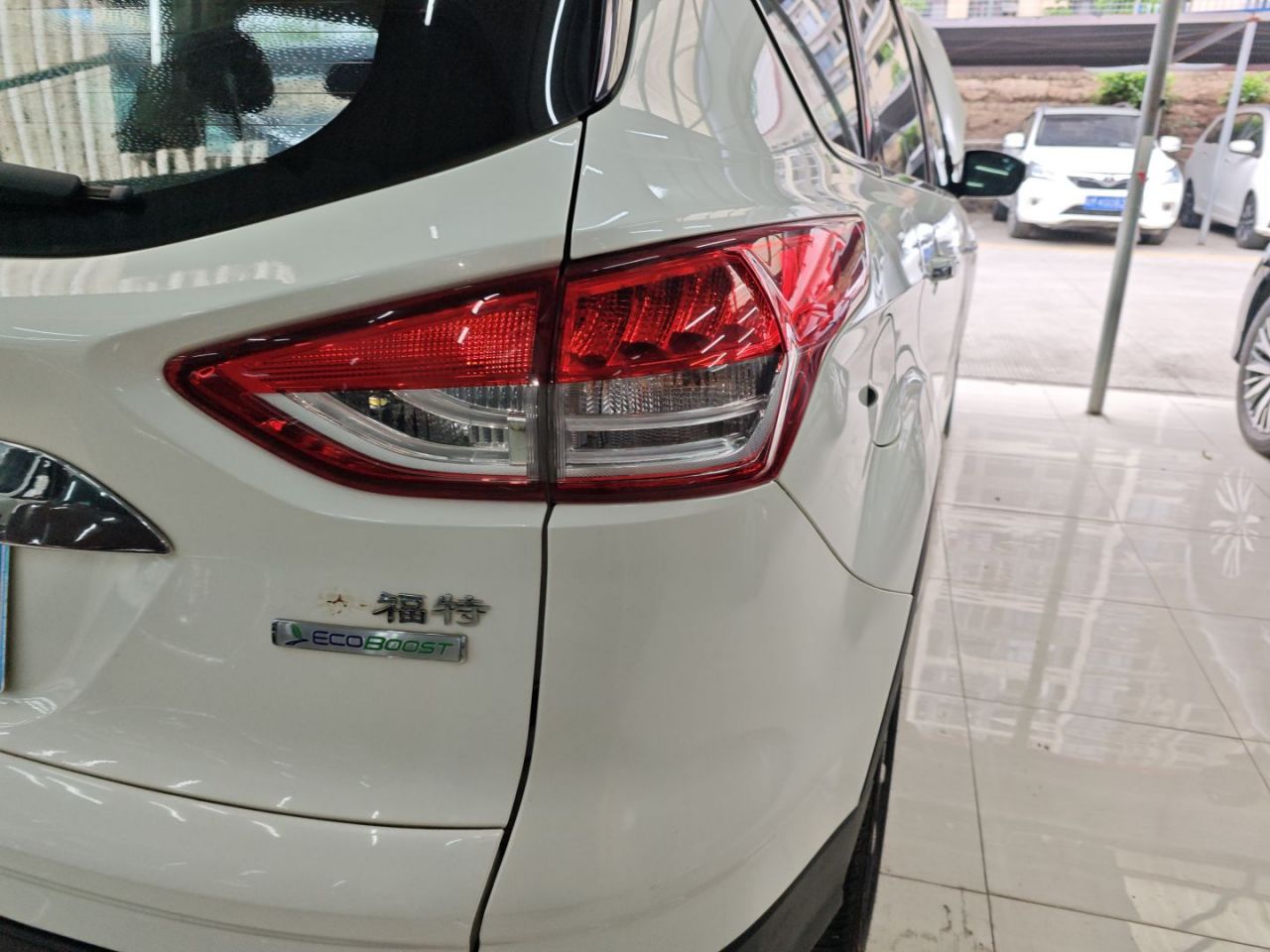Kuga 2015 1.5L GTDi RWD Comfort photo 2