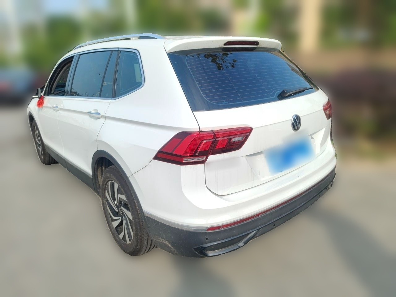 Tiguan L 2025 300TSI AT RWD photo 4