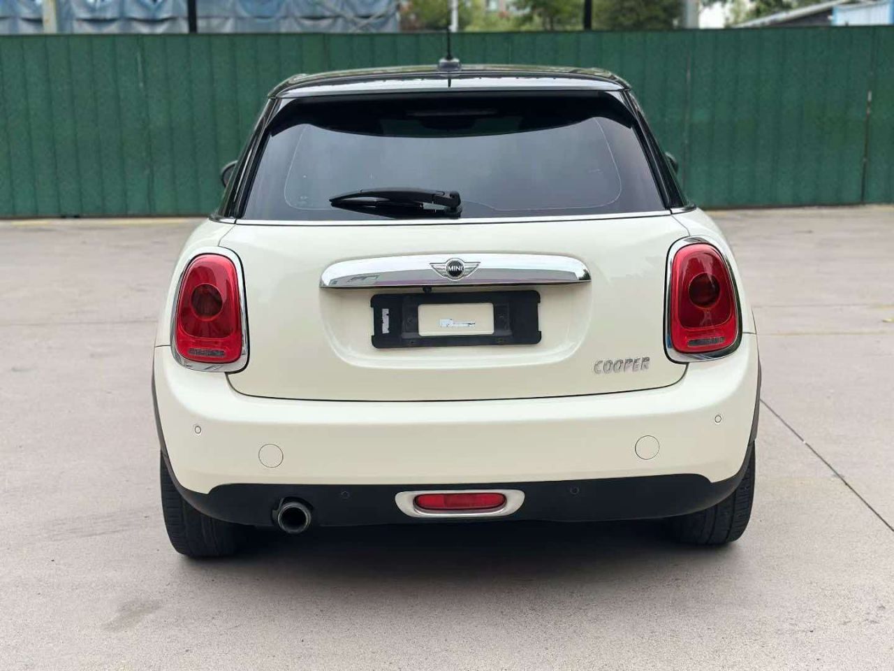 2016 1.5T COOPER 5-Door photo 3