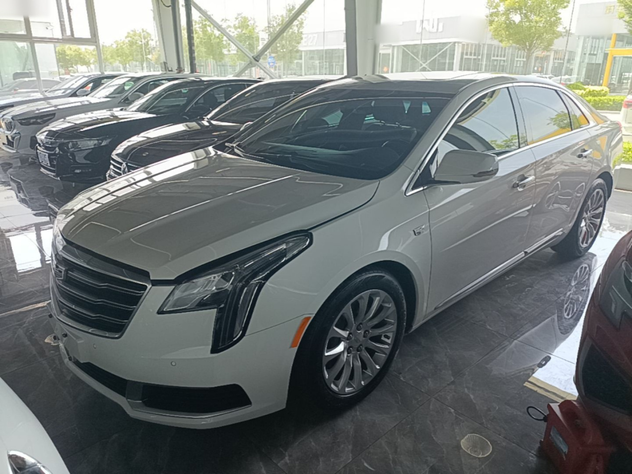 XTS 2018 28T Tech