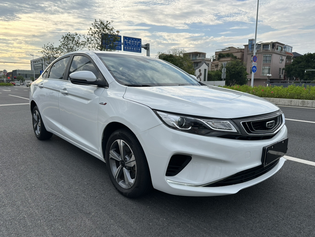 Emgrand GL 2018 1.4T DCT Elite Connected photo 3