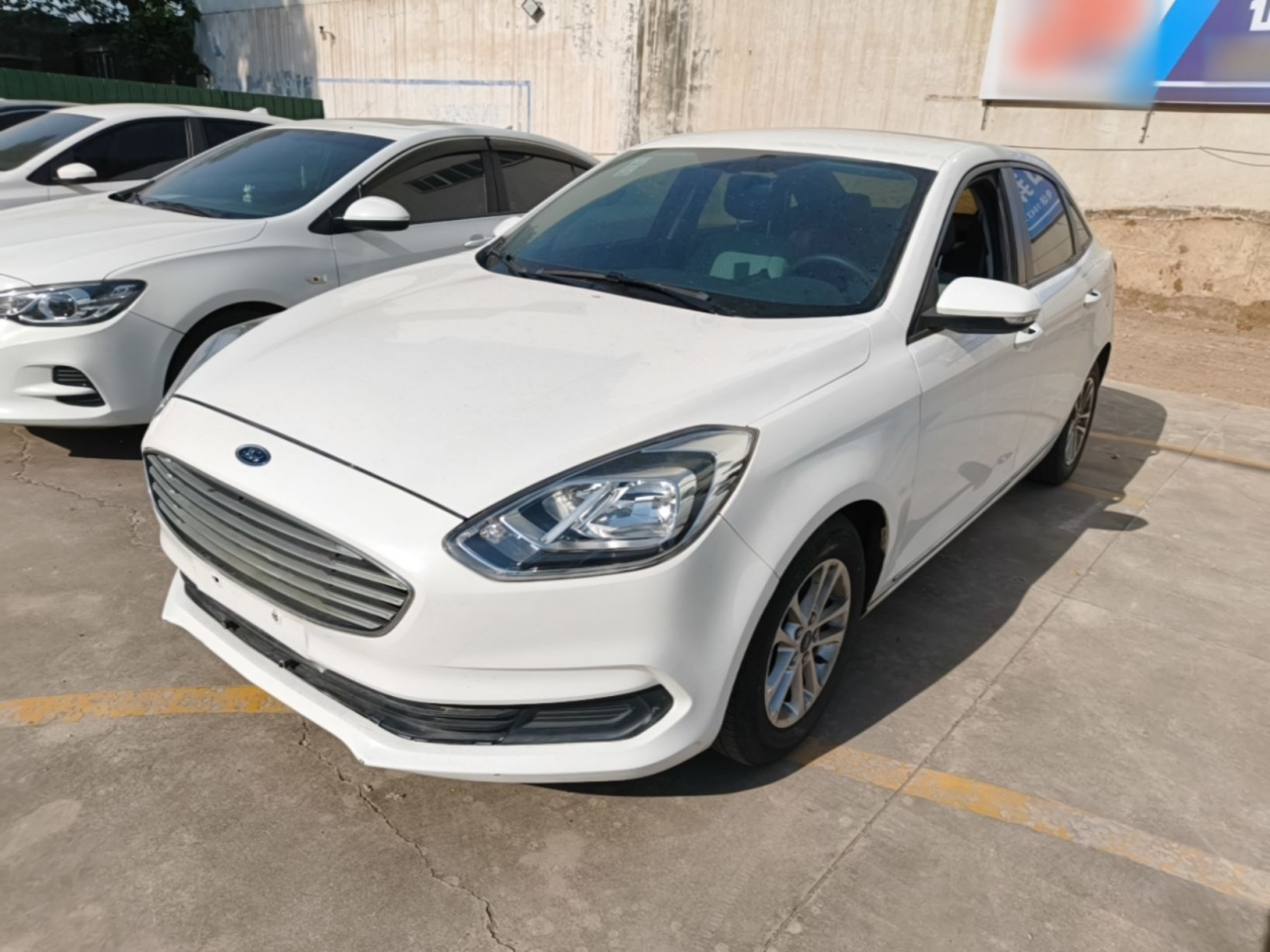 Escort 2019 1.5L AT