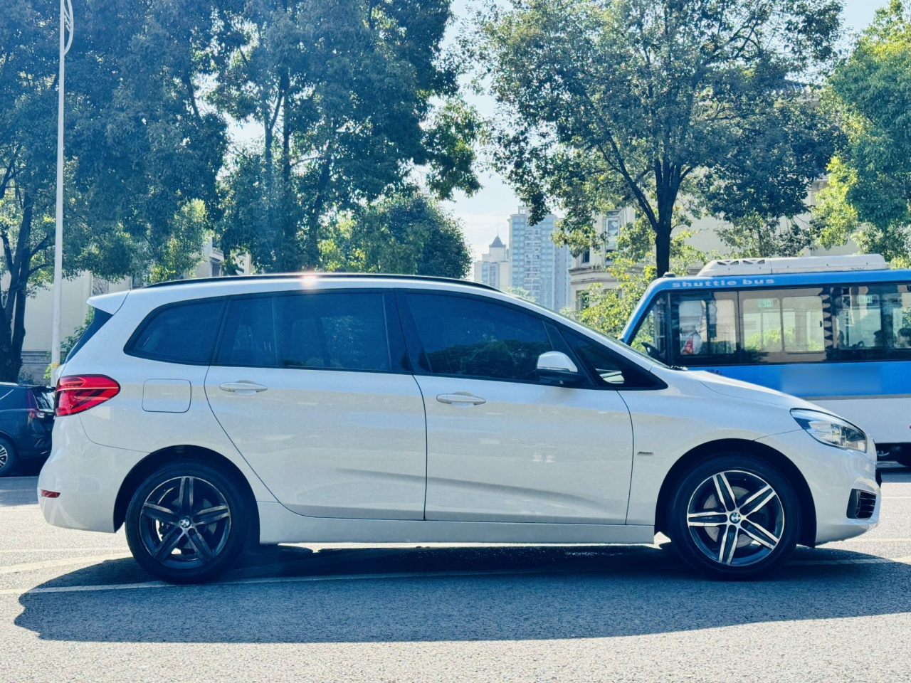2 Series Wagon 2015 218i Sport Design Package photo 4