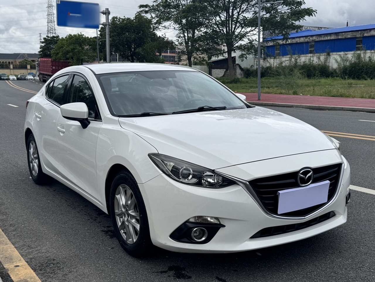 3 Axela 2014 Sedan 1.5L AT Comfort photo 3