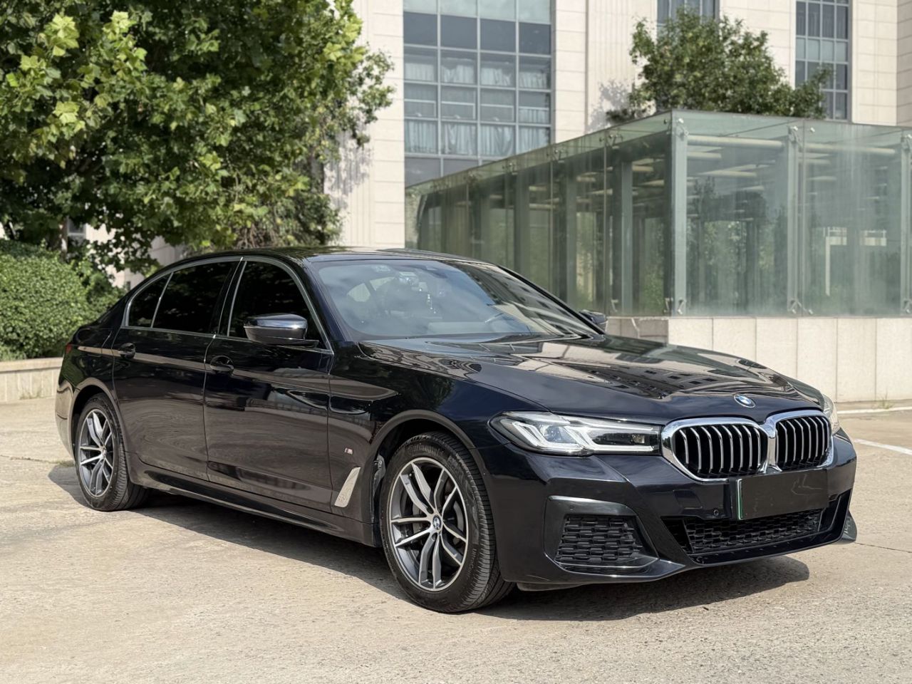 5 Series EV 2021 535Le M Sport Package photo 3