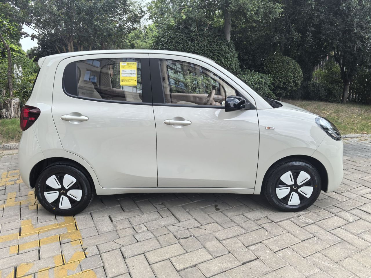 Hongguang MINIEV 2025 4th Gen 4-Door Advanced photo 4