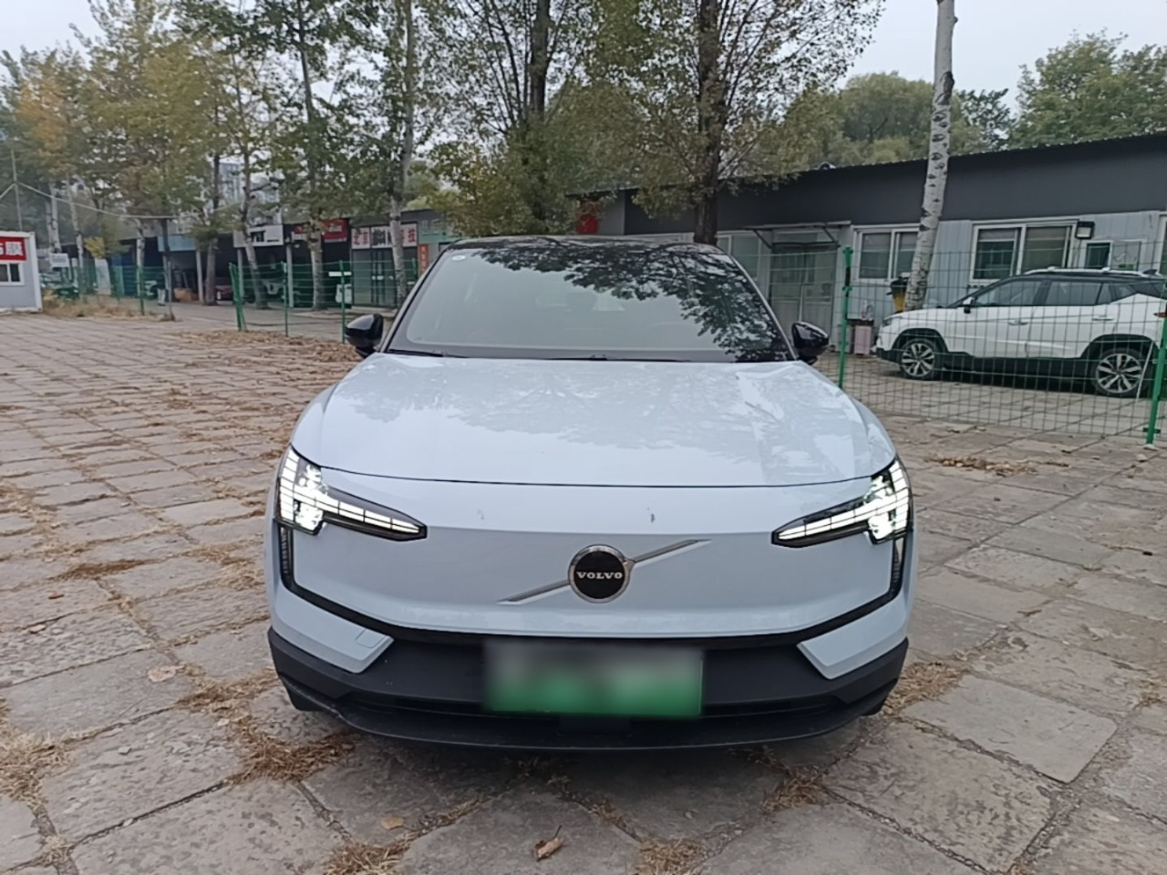 EX30 2025 RWD Long Range Plus photo 2