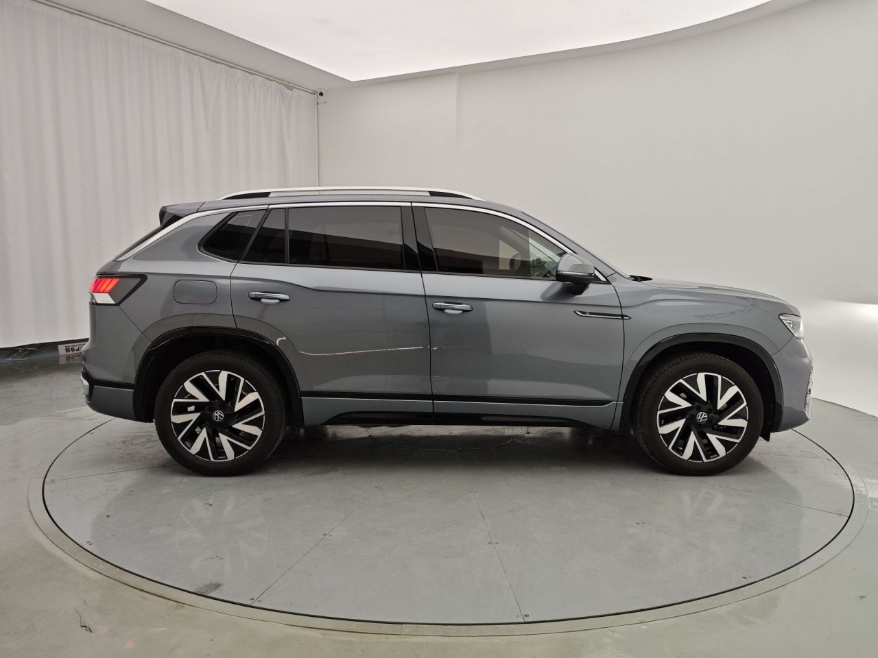 Tayron 2023 380TSI AWD R-Line photo 4