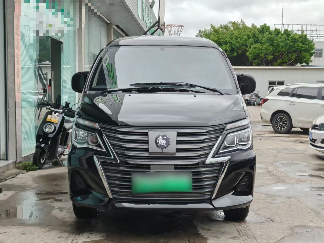 Lingzhi M5EV 2025 110km EREV Base 5-Seater photo 2