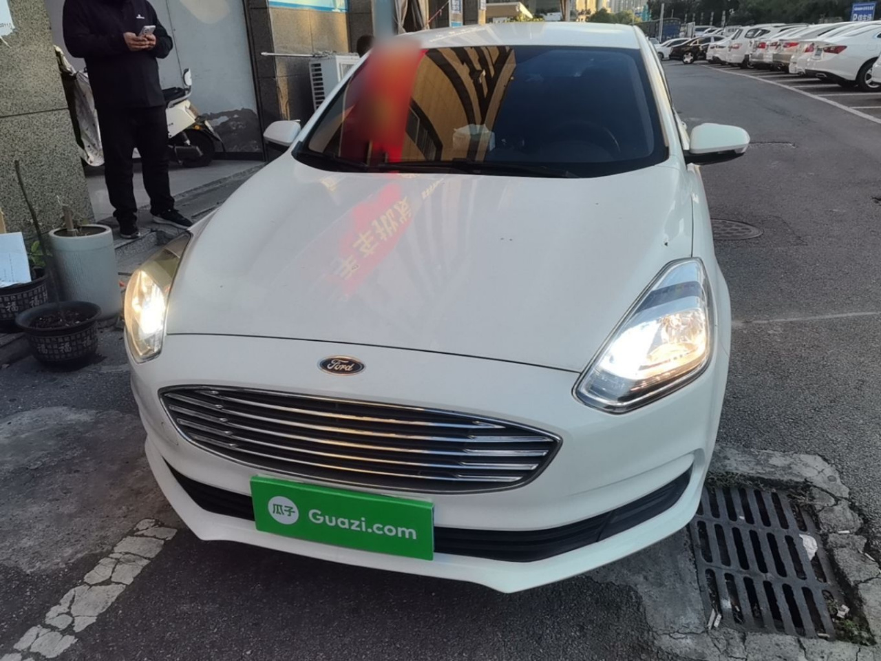 Escort 2019 1.5L AT photo 2