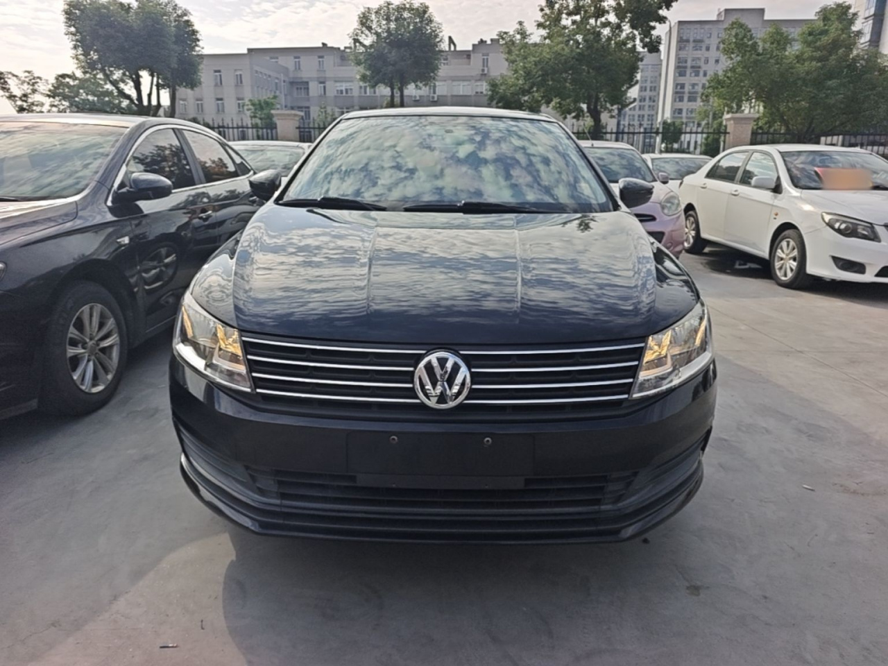 Lavida 2017 1.6L AT photo 2