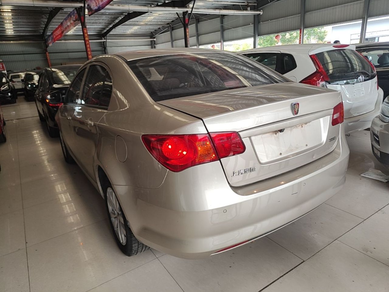 350 2015 1.5L MT Luxury photo 4