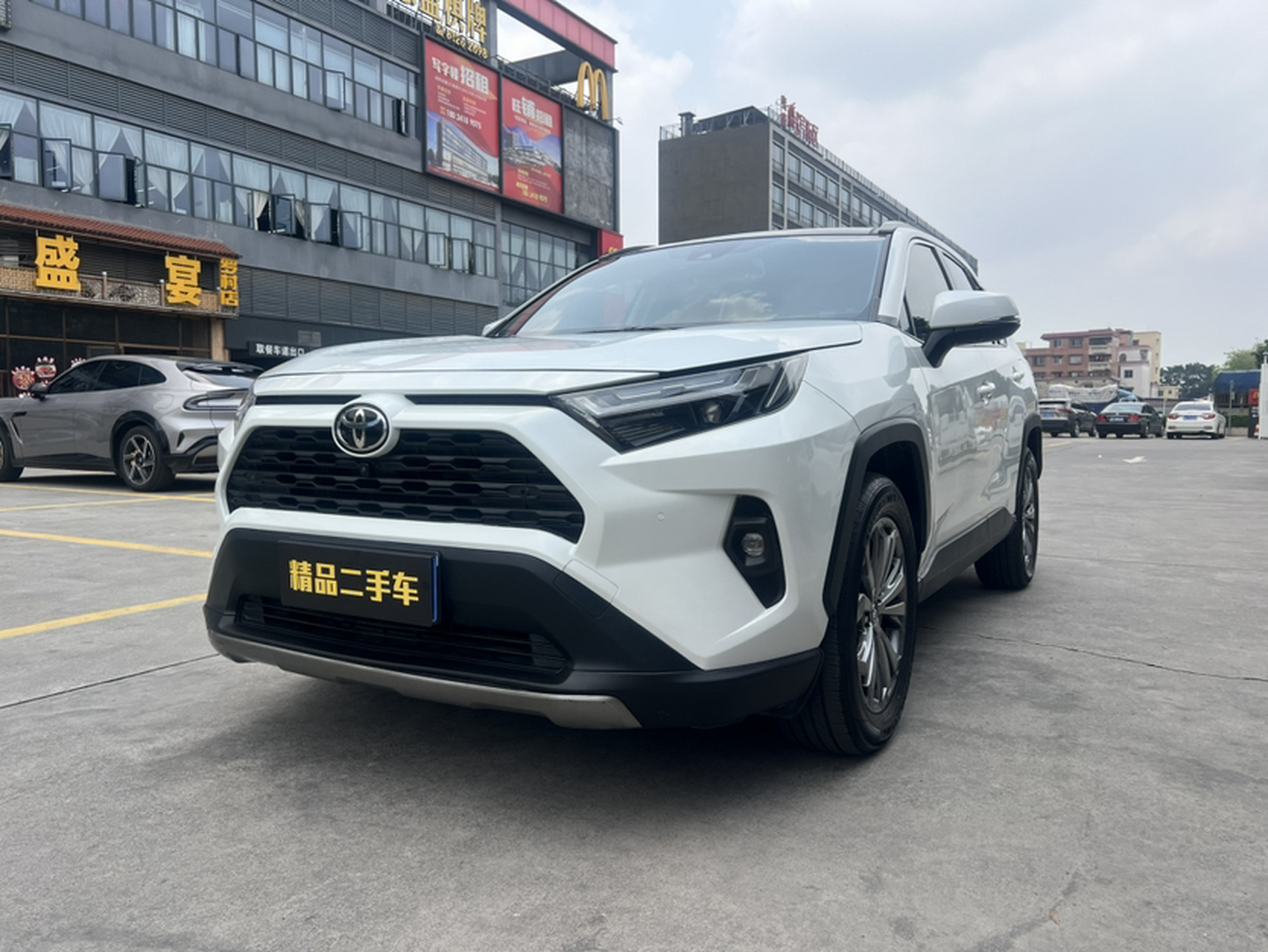 RAV4 2023 2.0L CVT RWD Plus photo 3