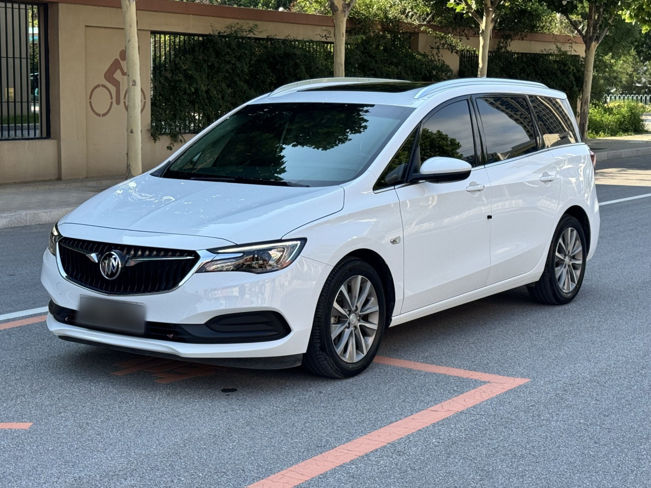 GL6 2021 323T Mild Hybrid Luxury photo 2