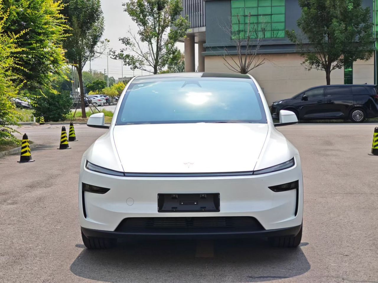 Model Y 2026 RWD photo 2