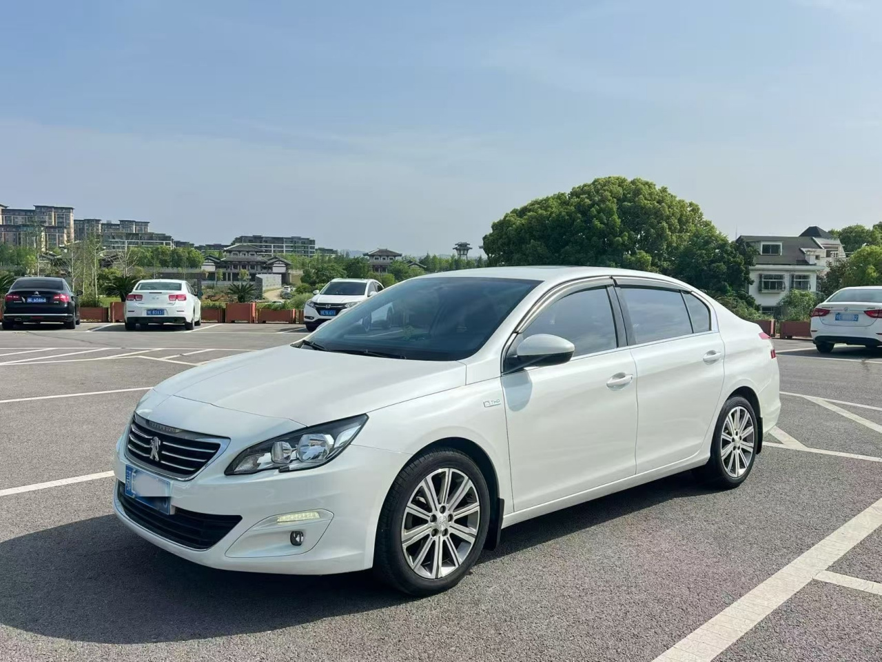 408 2015 1.2T AT Luxury