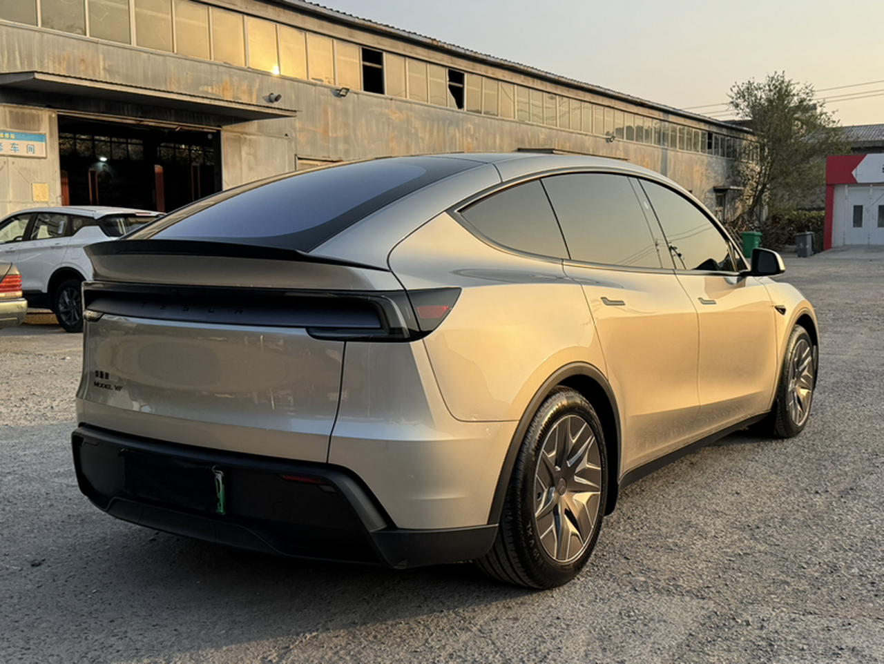 Model Y L 2025 Long Range AWD photo 4