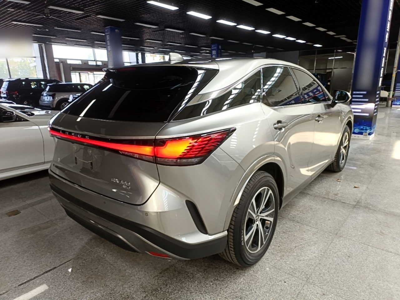 RX 2025 300 AWD photo 4