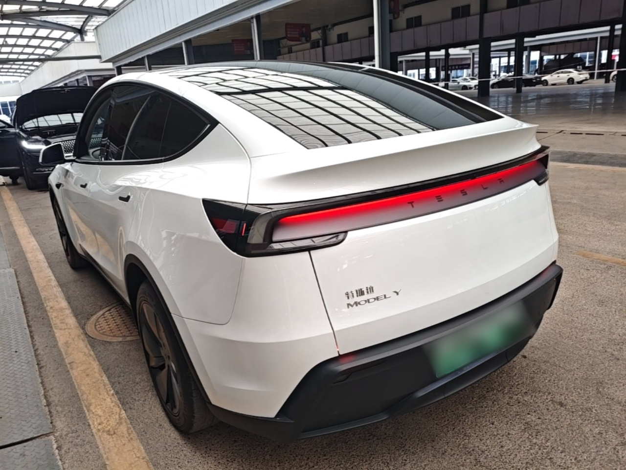 Model Y 2025 RWD photo 4