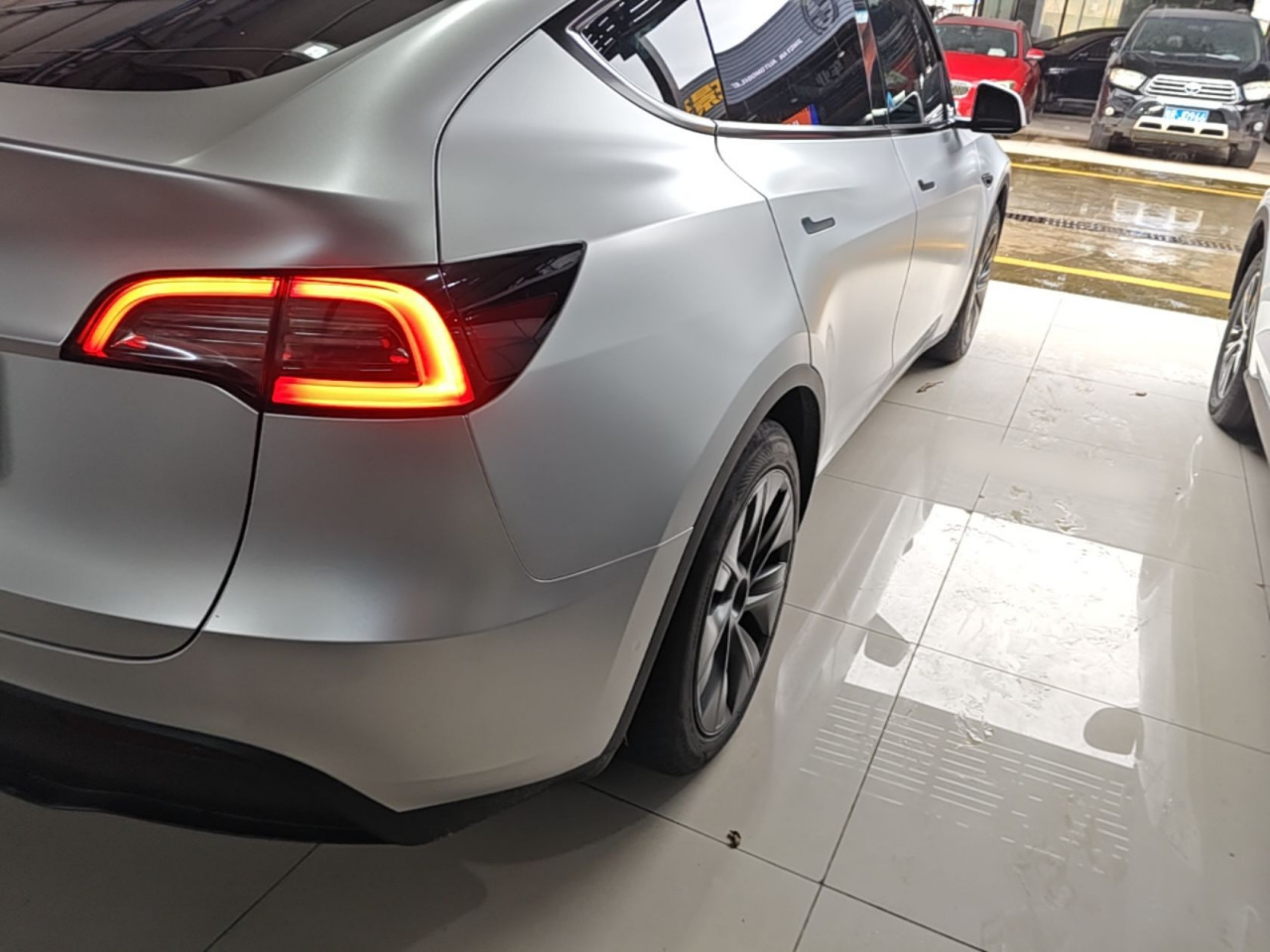Model Y 2023 RWD photo 2
