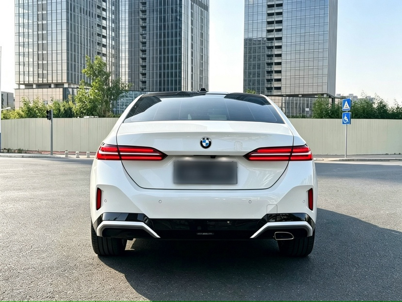 5 Series 2024 525Li M Sport Package photo 5
