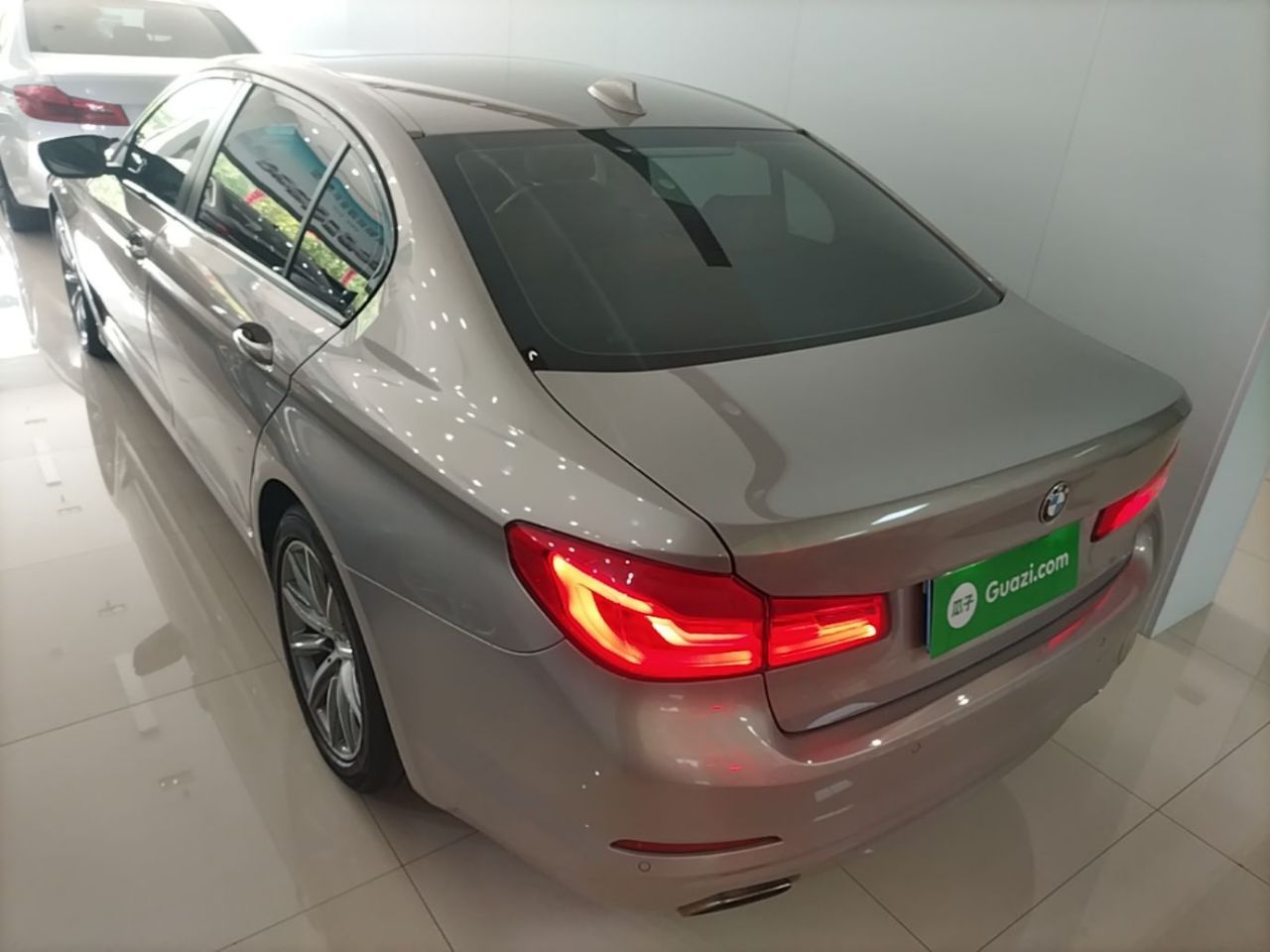 5 Series 2018 528Li Special photo 4