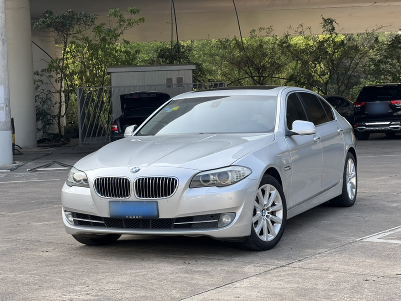 5 Series 2011 535Li Leading