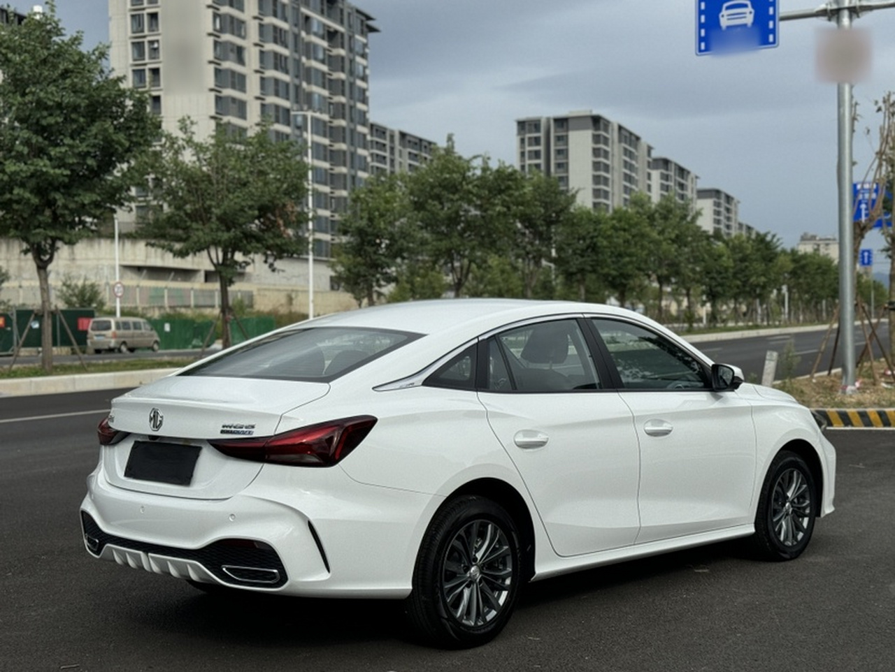MG5 2026 180DVVT Luxury photo 3