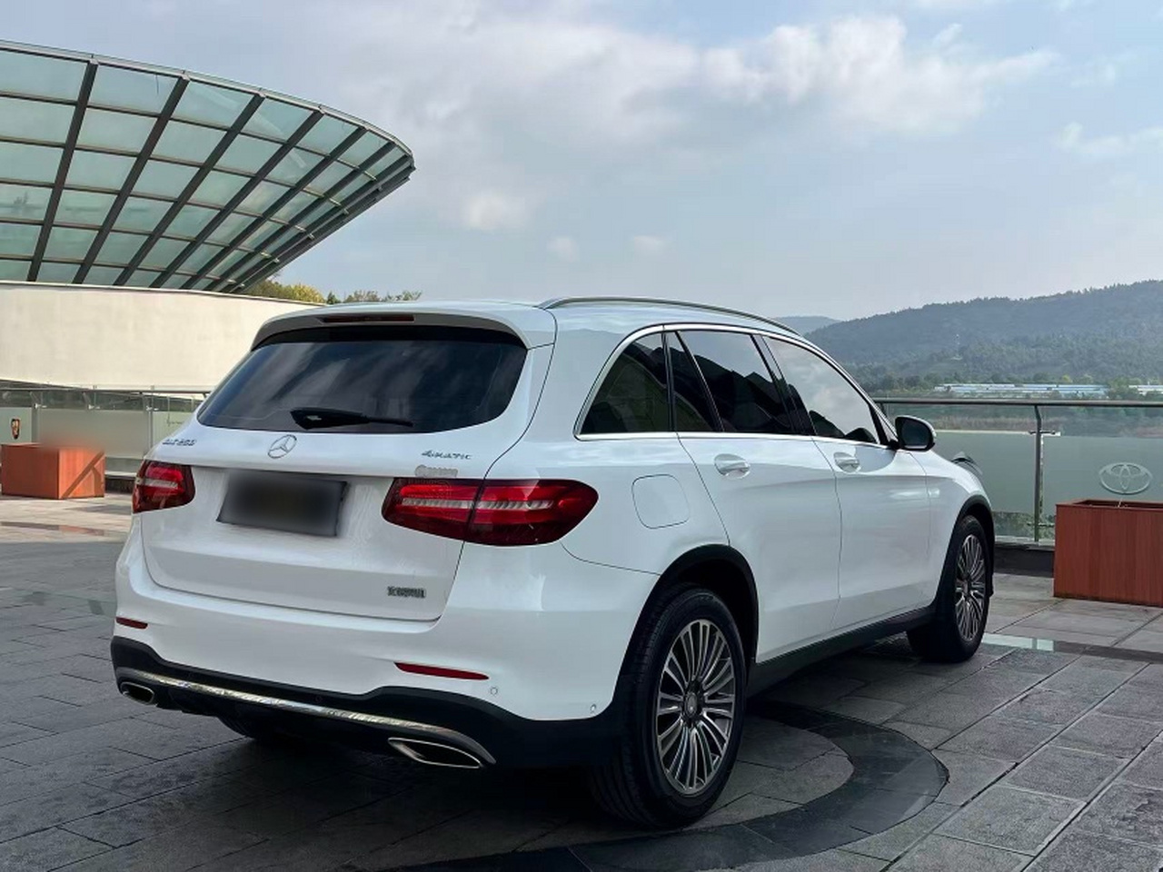 GLC 2017 GLC 260 4MATIC Luxury photo 2
