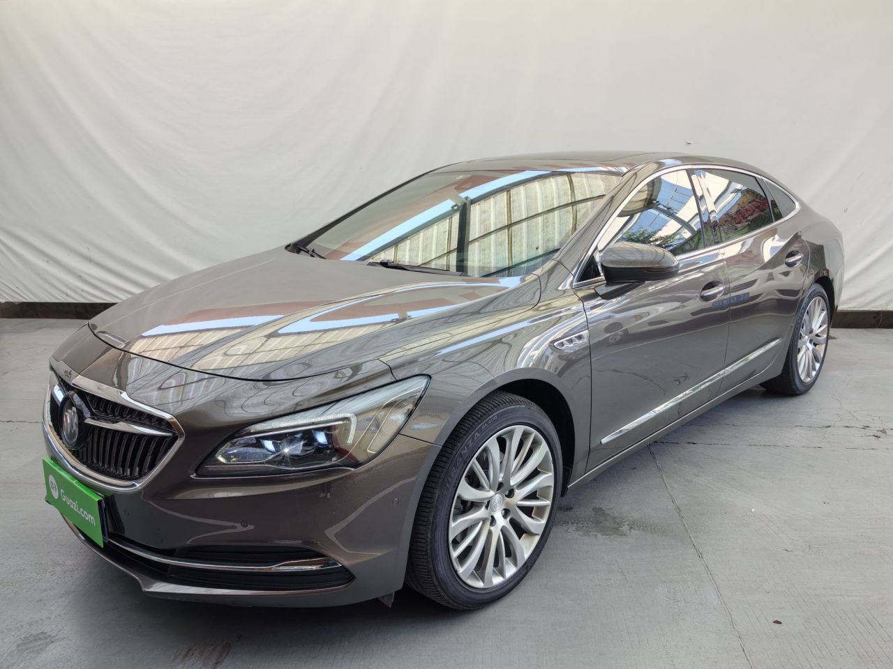 LaCrosse 2019 28T Luxury