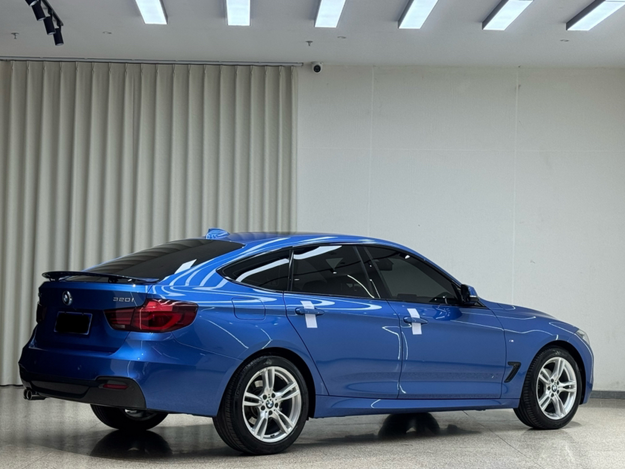 3 SeriesGT 2019 320i M Sport Package photo 3