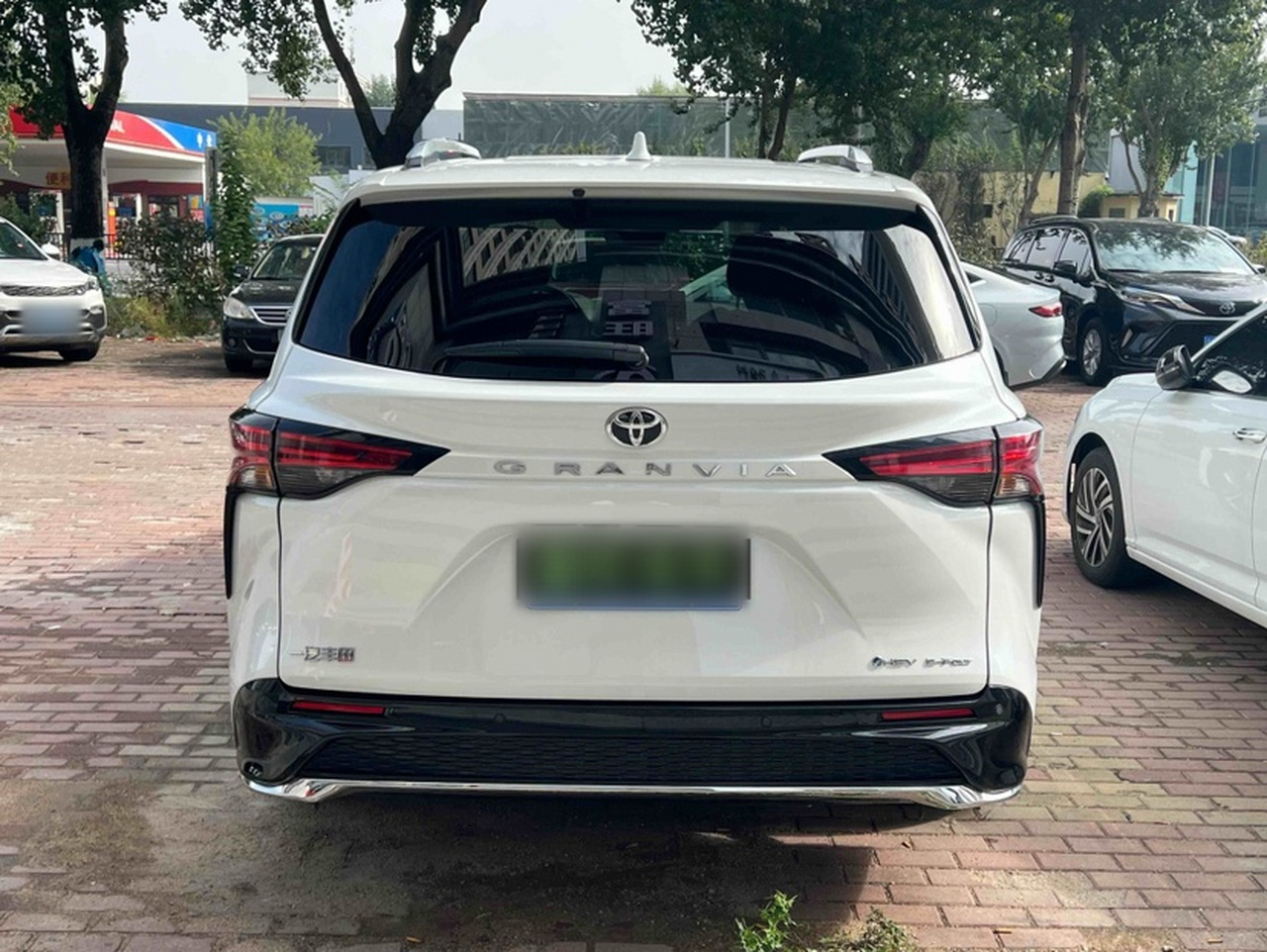 Granvia 2024 2.5L Hybrid Premium PLUS AWD photo 3