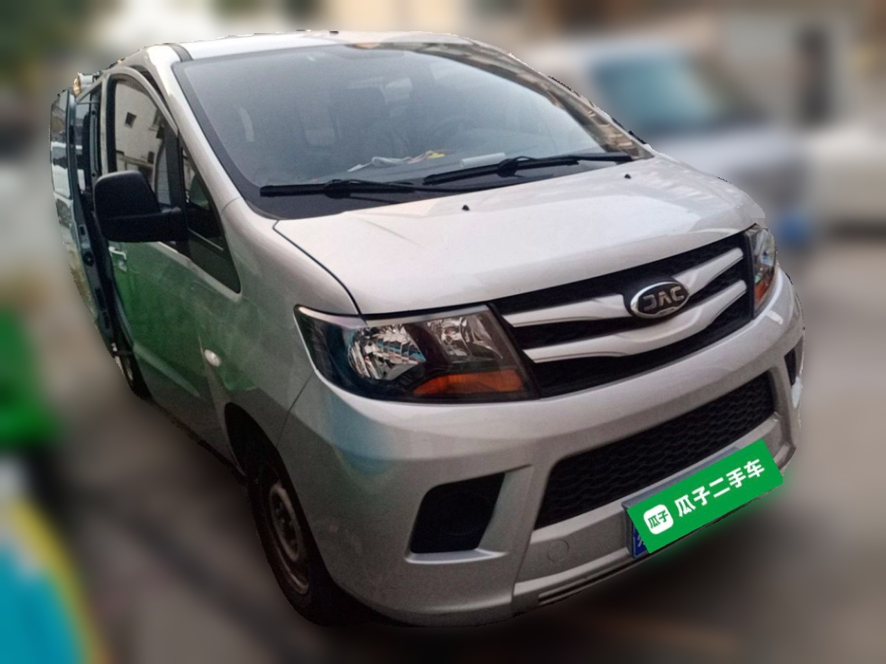 Refine M3 2019 1.8L 5-Seater photo 3