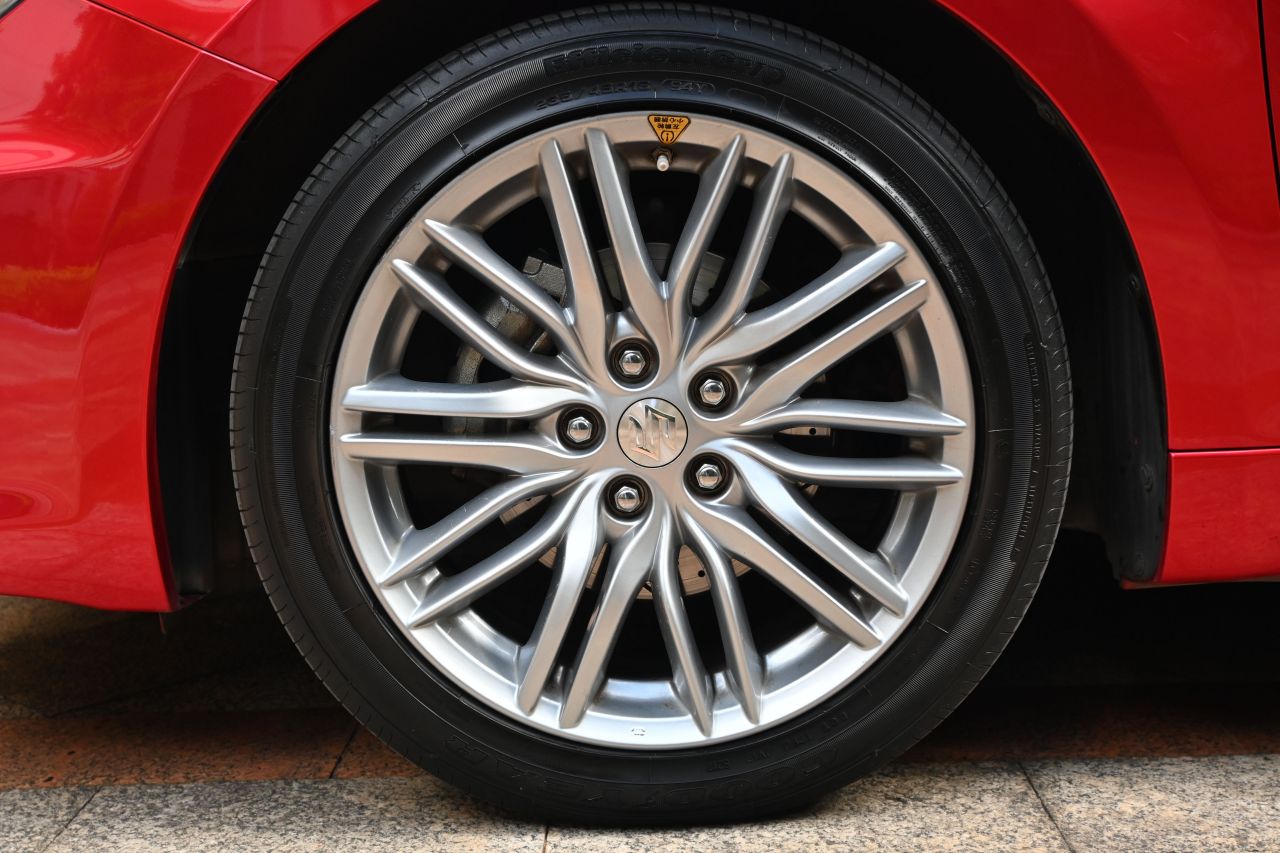 2011 2.4L RWD Sport photo 2