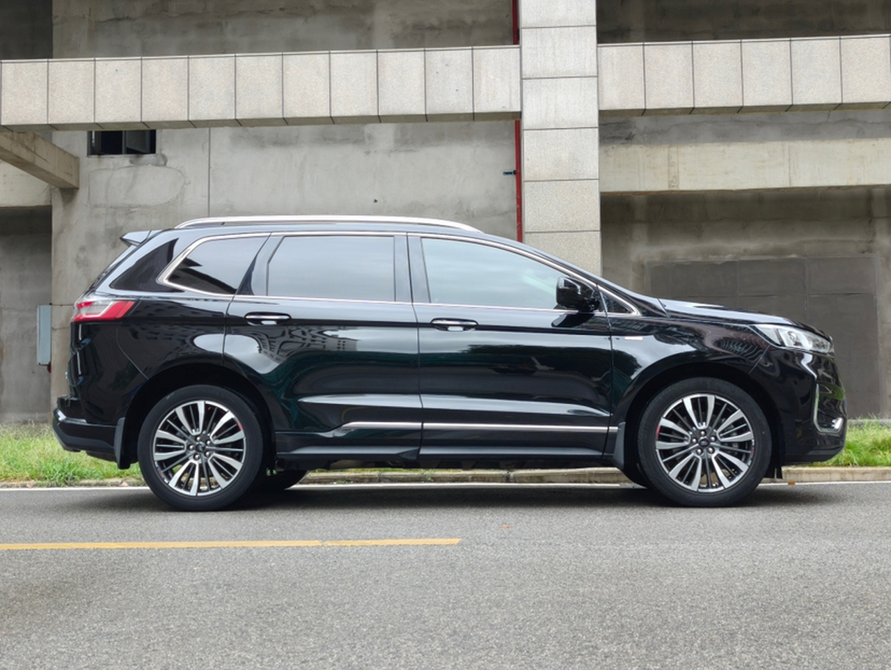 Edge 2021 PLUS EcoBoost 245 RWD 7-Seater photo 2