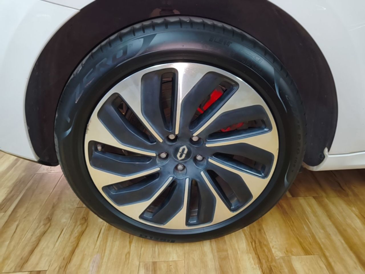 HIMA AITO M5 2022 EREV AWD Flagship photo 3