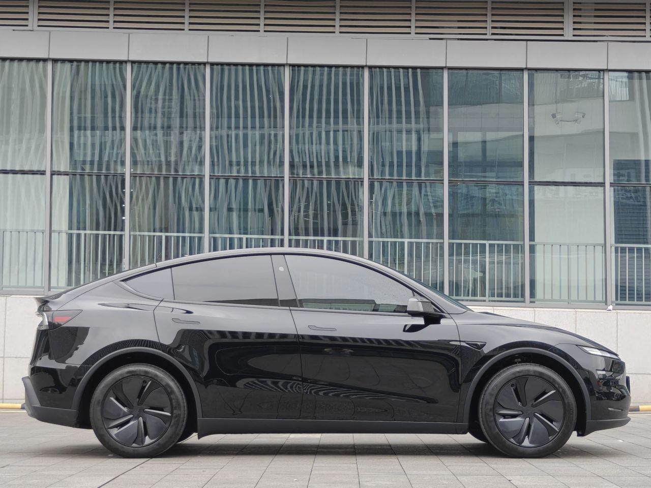 Model Y 2026 RWD photo 5