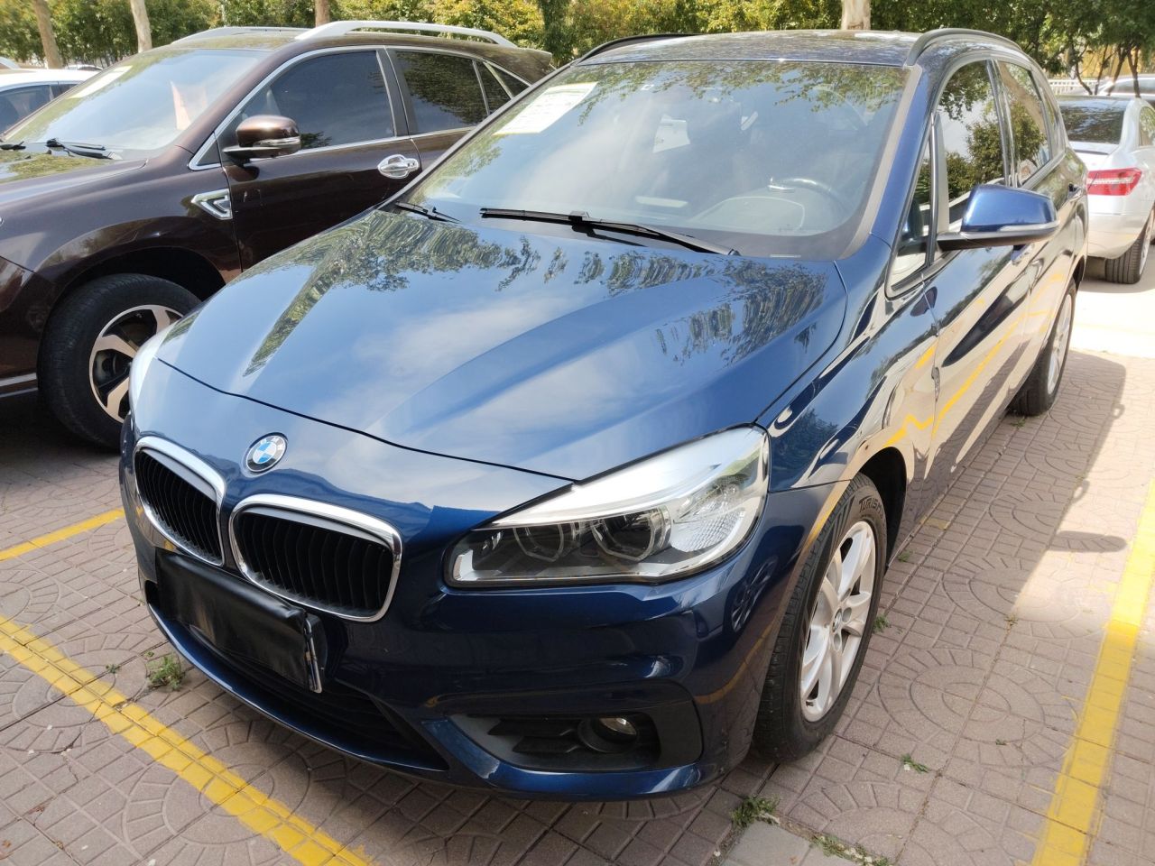 2 Series Wagon 2016 218i Leading