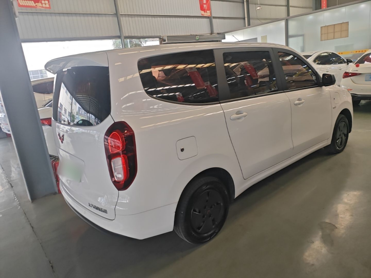 Wuling Hongguang EV 2025 EREV Hybrid 50KM Comfort photo 4