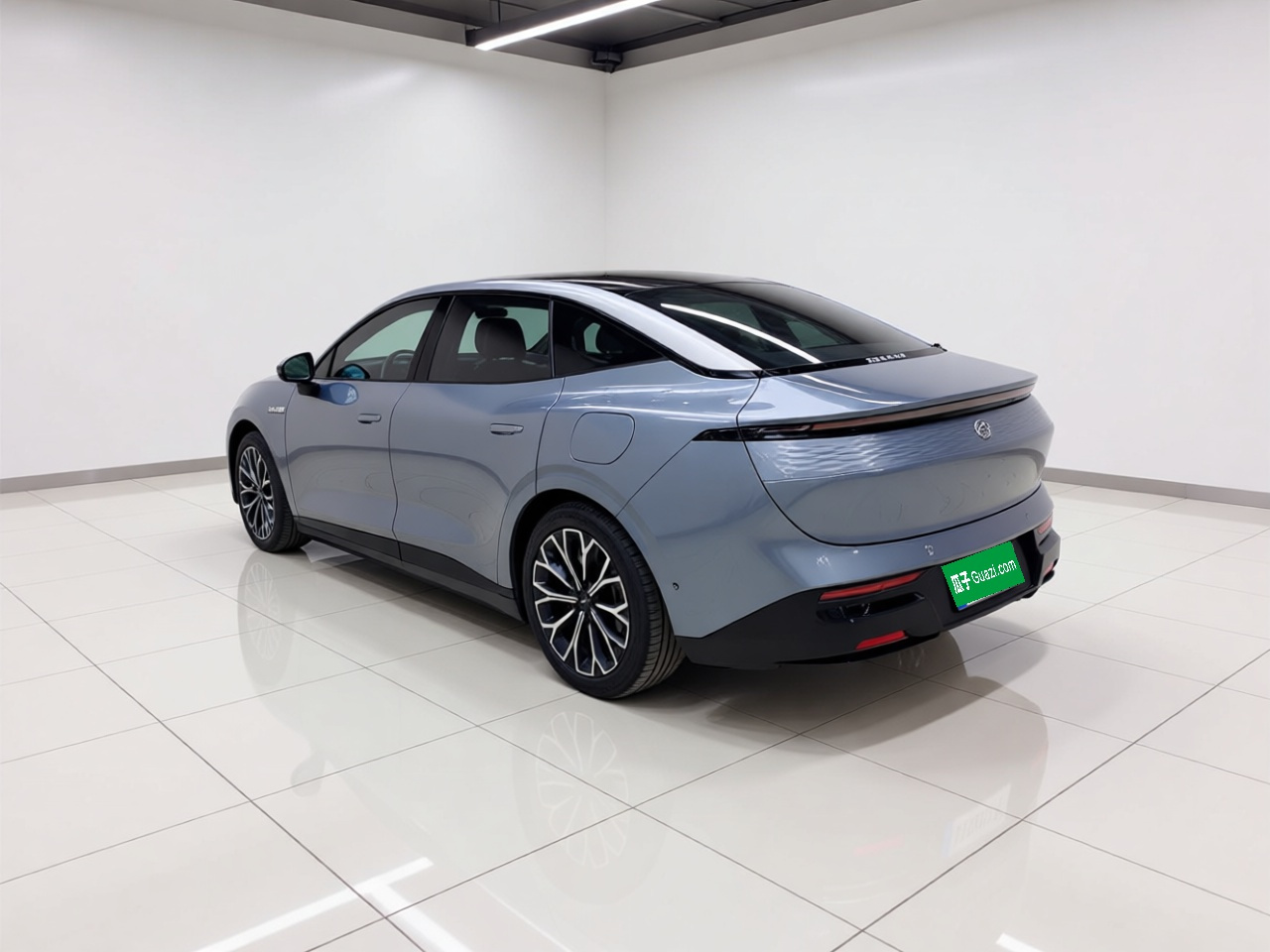 007 2024 RWD 75kWh photo 3