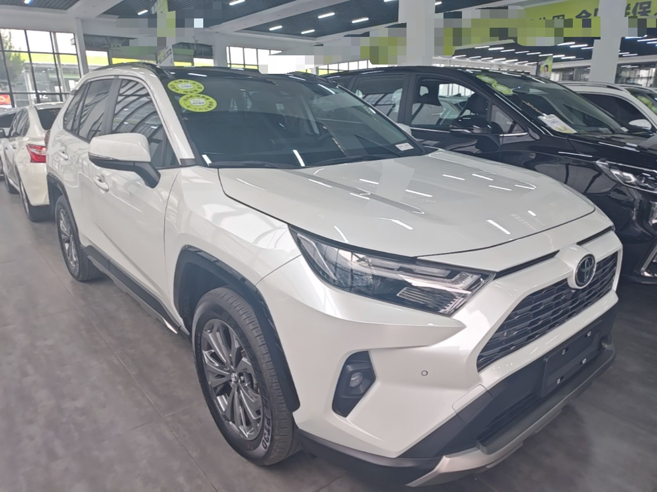 RAV4 2024 2.0L CVT RWD Plus photo 3
