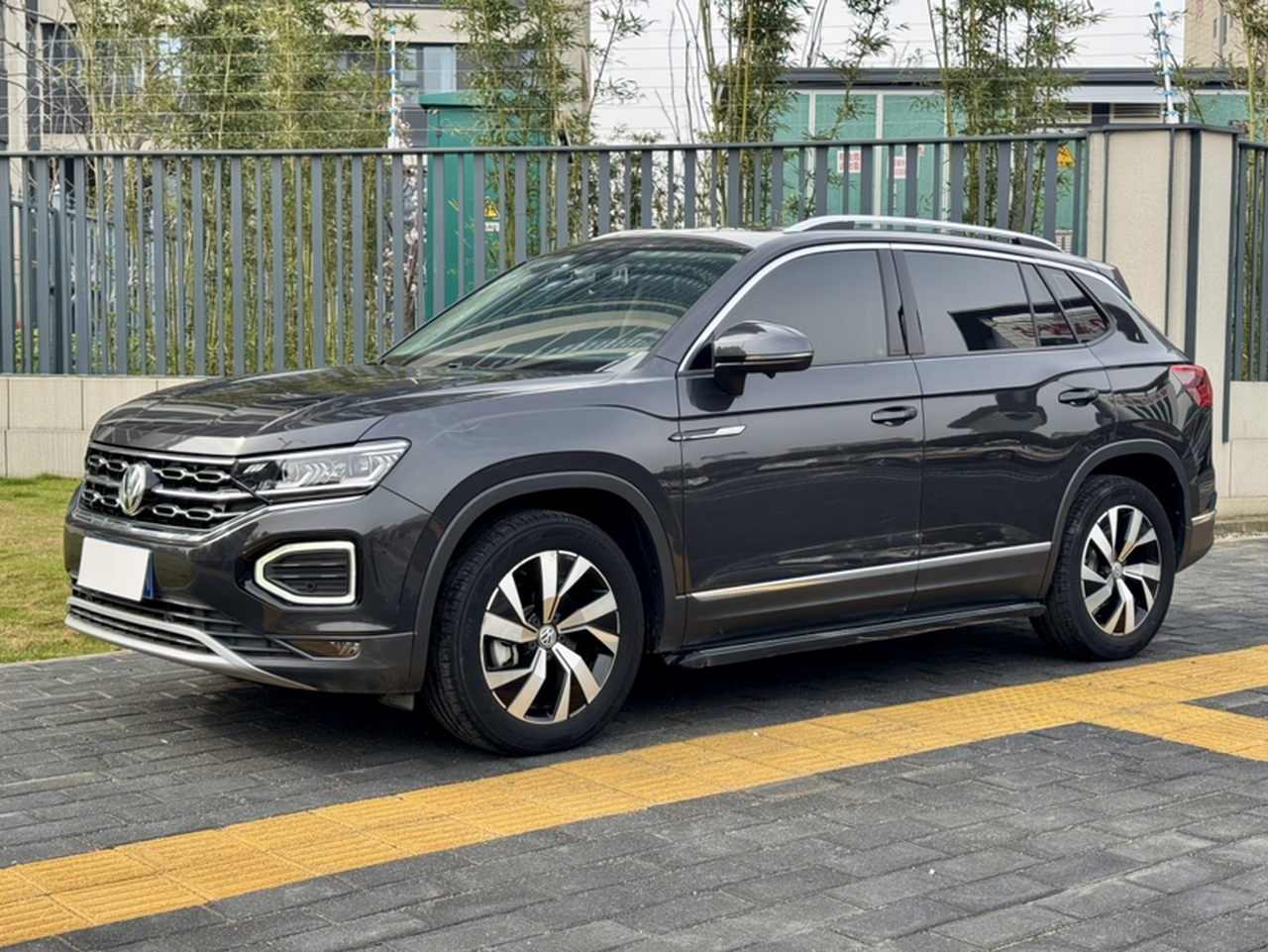 Tayron 2022 330TSI RWD Luxury Connected Plus photo 3